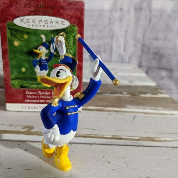 Hallmark BATON TWIRLER DAISY 2000 Mickey’s Holiday - Picture 2 of 7